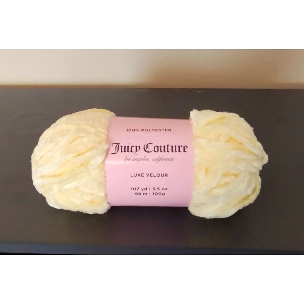 Juicy Couture Luxe Velour Yarn, Yellow Pear, Bulky (5) Yarn, 3.5 oz 107 yds, NEW